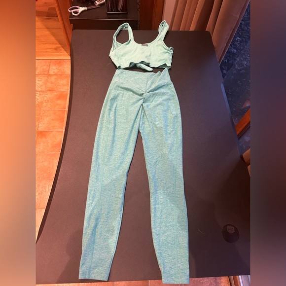 (3) Bombshell Workout Set Bundle - Picture 4 of 13